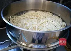 Illustration of how to make braised beans and noodles 4