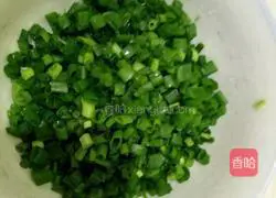 Illustration of how to make scallion rolls 2