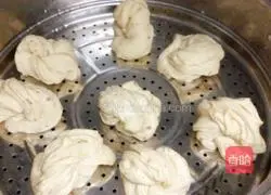 Illustration of how to make blood-tonifying jujube rolls 5