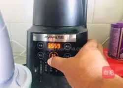 Illustration of how to make sugar-free glutinous millet, mung bean and red date health porridge 5