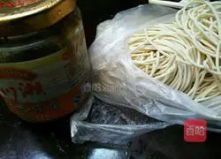 Illustration of making sesame cold noodles 1