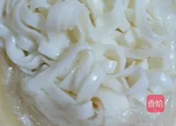 Illustration of how to make crucian carp soup rice noodles 1