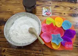 Illustration of how to make brown sugar and red date hair cake 1