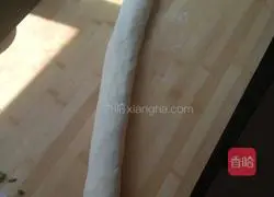 Illustration of how to make spring onion and ham rolls 12