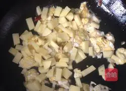 Illustration of how to make fried potato pancakes 5