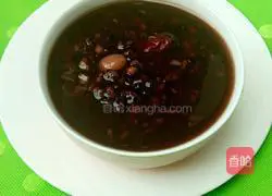Illustration of how to make red dates and black rice porridge 7