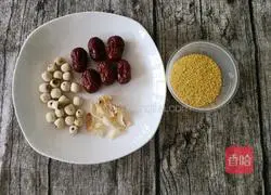 Illustration of how to make lotus seed lily millet porridge 1