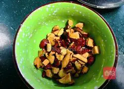 Illustration of how to make red date hair cake 2