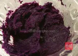 Illustration of how to make purple sweet potato cake 1