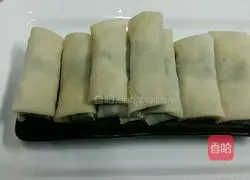 Illustration of how to make shepherd's purse and shrimp spring rolls (mustard flavor) 8