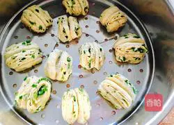 Illustration of how to make corn rolls 15