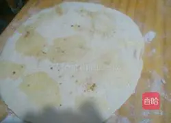 Illustration of how to make pumpkin two-color flower rolls 6