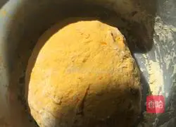 Illustration of how to make pumpkin rolls 2