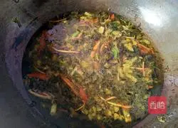 Illustration of how to make pickled cabbage rice noodles 7