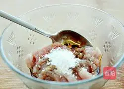 Illustration of how to make fried rice noodles with black pepper and shredded pork 4