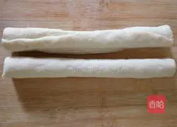 Illustration of how to make salt and pepper rolls 8