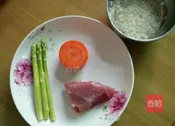 Illustration of how to make mushroom, carrot, asparagus and meat porridge 1