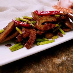 Stir-fried steamed buns with garlic sprouts