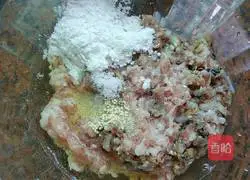 Illustration of how to make instant noodles burger 2