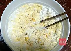  Illustration of how to make milky brown sugar bean paste corn cake 2