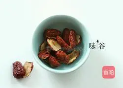 Illustration of how to make red dates and blood-tonifying porridge 3