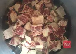 Illustration of how to make beef and potato rice bowl 3