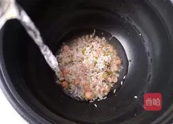 Illustration of how to make peanut and mung bean multigrain porridge 4