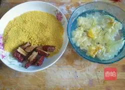 Illustration of how to make millet, red dates and white fungus porridge 1
