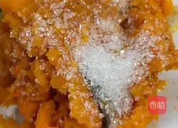 Illustration of how to make pumpkin hair cake 4