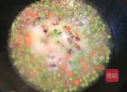 Illustration of how to make braised sausage and bean rice 7