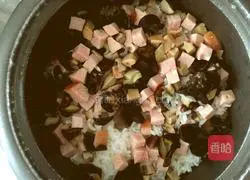 Illustration of how to make braised rice with ham and mushrooms 12