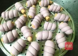 Illustration of how to make purple sweet potato and ham sausage rolls 13