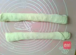 Illustration of how to make salt and pepper rolls 6