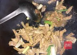 Illustration of how to make braised beans and noodles 5