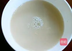 Illustration of how to make milk-flavored flower rolls 2