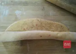 Illustration of how to make salt and pepper rolls with carrot puree 6