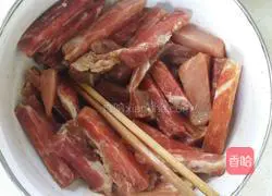 Illustration of how to make braised potato and green beans noodles 3