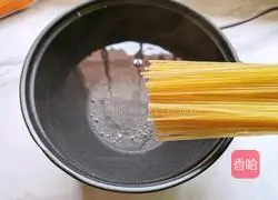 Illustration of how to make golden rice noodles 2
