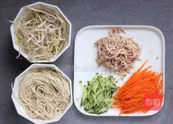 Illustration of how to make cold noodles with shredded chicken and sesame sauce 2