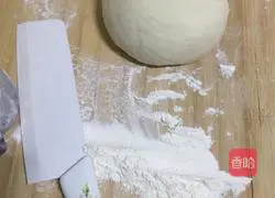 Illustration of how to make homemade flower rolls 1