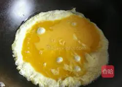 Illustration of how to make egg and leek box 4