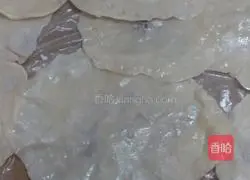 Illustration of how to make homemade spring roll wrappers 9