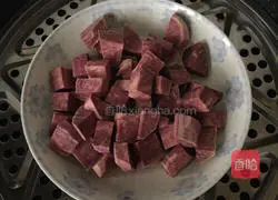 Illustration of how to make purple sweet potato cakes 2