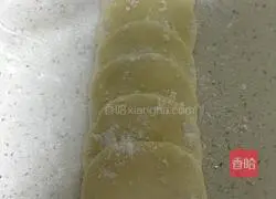 Illustration of how to make pig knuckle (for wealth) flower rolls 5