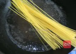 Illustration of how to make spaghetti bolognese 5