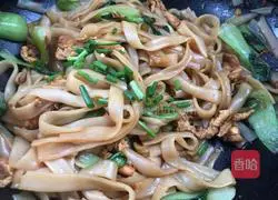 Illustration of how to make fried rice noodles with eggs 9