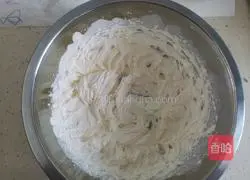 Illustration of how to make strawberry cocoa box cake 12