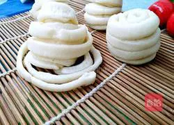 Illustration of how to make pansi flower roll 1