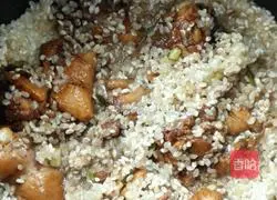 Black Illustration of how to make braised rice with pepper and chicken legs 4