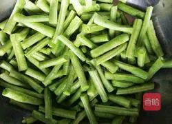 Illustration of making braised beans and noodles 3